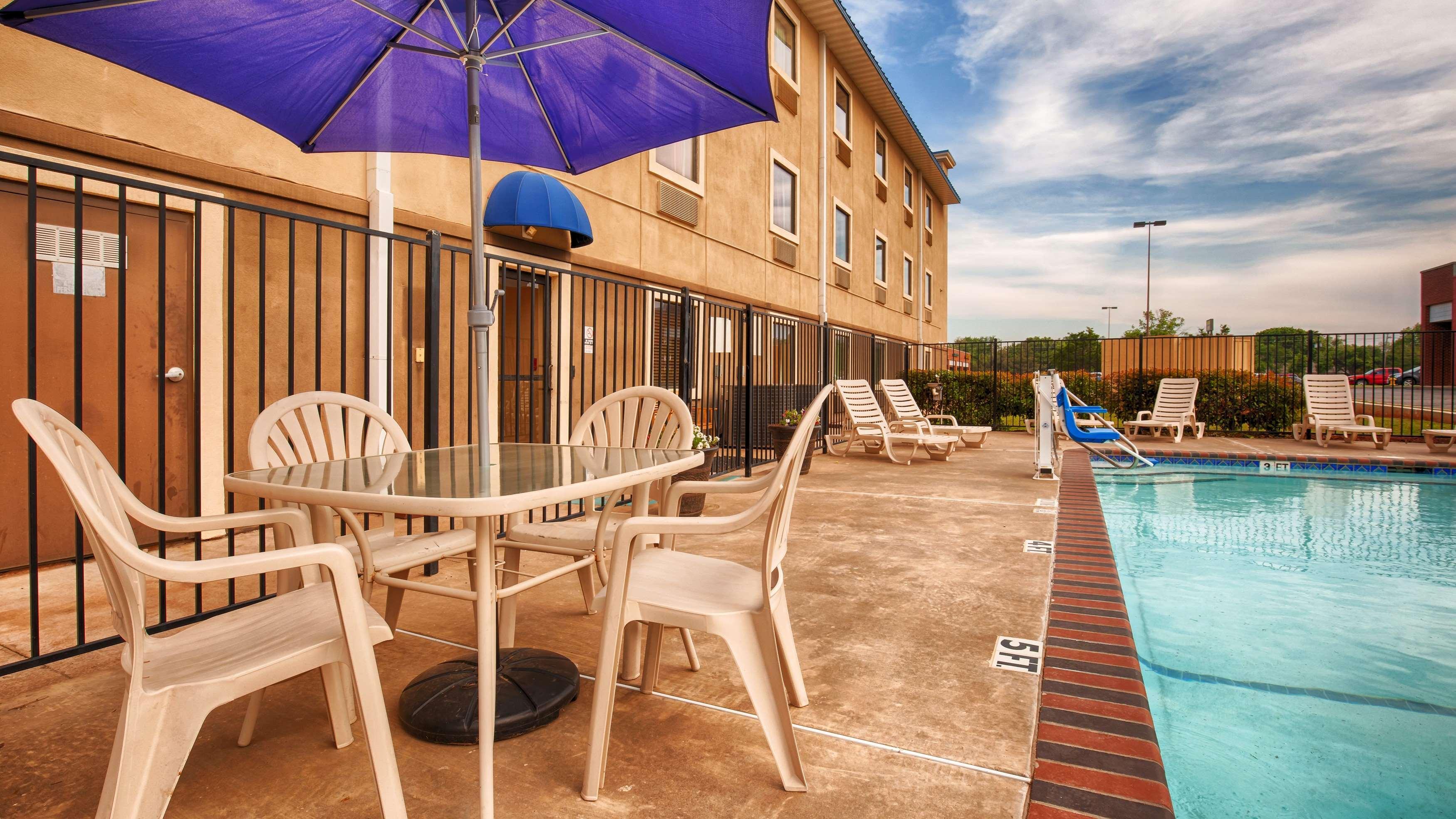 Best Western PLUS University Inn&Suites Wichita Falls Exterior foto